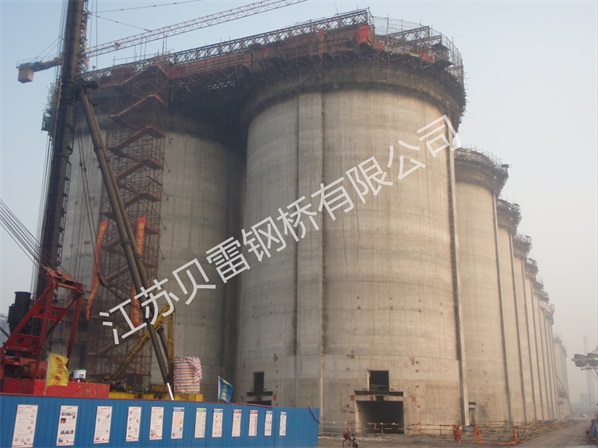 貝雷鋼橋在進(jìn)行固定的時候需要注意什么
